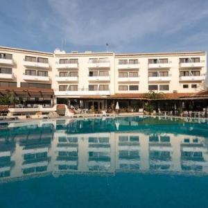 poza Paphos Gardens Holiday Resort